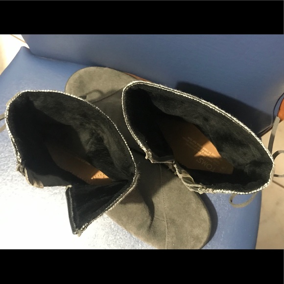 Toms women’s gray suede boot - Picture 7 of 16